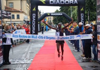 Mezza maratona di Bergamo: le foto della vittoria di Paul Tiongik ed Eliana Patelli
