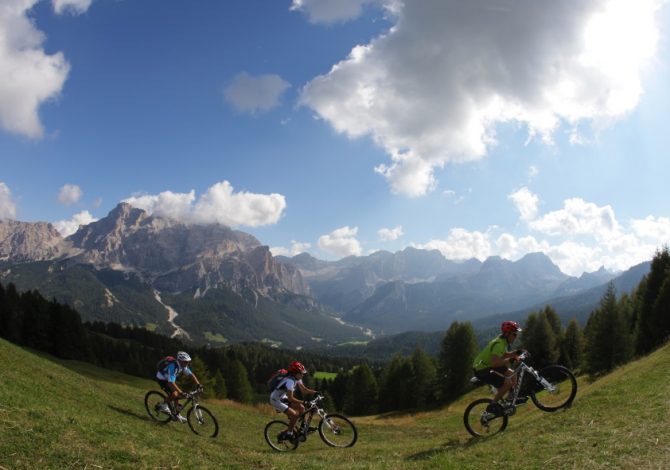 Dolomiti Super Summer: i percorsi da 2 giorni a una settimana da affrontare in mountain bike.