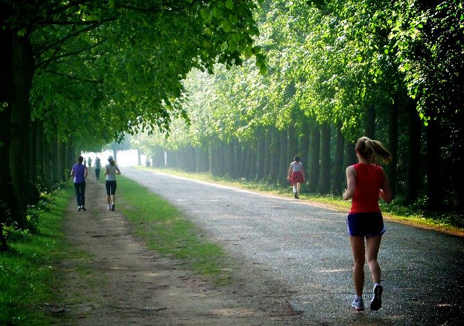 mangiare prima di correre al mattino, a pranzo e la sera