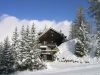 chalet-il-capricorno-salice-dulzio-non-chiamatelo-rifugio-lo-chalet-il-capricorno-considerato-lalbergo-di-montagna-pi-elegante-di-tutto-il-piemonte-una-vera-baita-in-stile-savoiardo-a-1800-metri-sulla-storica-piste-de-le-clotesse-a-salice-dulzio-il-paese-di-pierino-gros-il-suo-ristorante-naskira-meta-di-culto-degli-appassionati-della-buona-tavola-e-non-per-niente-ha-lonore-di-contare-due-forchette-sulla-guida-michelin-e-di-essere-sede-dellhacm-laccademia-di-alta-cucina-di-montagna-gli-sciatori-aprono-i-ganci-degli-scarponi-e-si-fiondano-sulla-specialissima-fonduta-realizzata-con-il-tuorlo-di-uova-di-quaglia-wwwchaletilcapricornoit