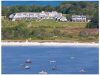 inn-by-the-sea-cape-elizabeth-maine-usa-nel-nord-degli-usa-sulla-costa-atlantica-non-lontano-da-dove-la-obama-family-va-in-vacanza-erba-alta-vento-e-spiagge-bianche-il-resort-insegna-ai-suoi-ospiti-le-pratiche-eco-sostenibili-davanti-ad-una-delle-pi-straordinarie-viste-delloceano