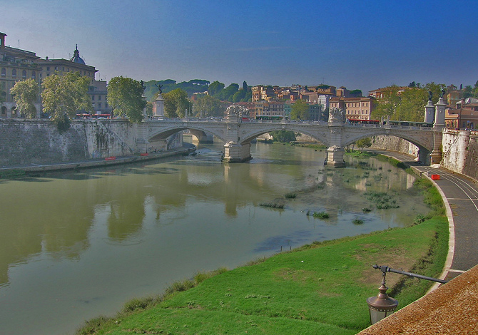 Running Lungotevere Roma