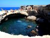 grotta-della-poesia-roca-vecchia-puglia-la-leggenda-narra-che-una-bellissima-principessa-amasse-fare-il-bagno-in-questa-grotta-destando-lattenzione-di-alcuni-poeti-che-composero-meravigliosi-versi-in-suo-onore-da-ci-deriverebbe-il-nome-della-piscina-naturale-una-delle-pi-belle-ditalia-credits-redflake