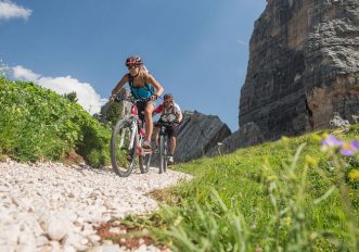 In mountain bike nelle Dolomiti: il Sellaronda MTB Tour intorno al Gruppo del Sella