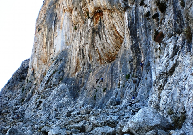 Arrampicare a Kalymnos, il paradiso delle falesie vista mare