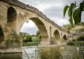 Red Bull Creepers: il folle show di arrampicata