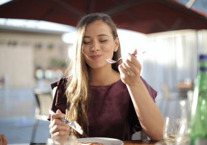 Come mangiare per tenersi in forma