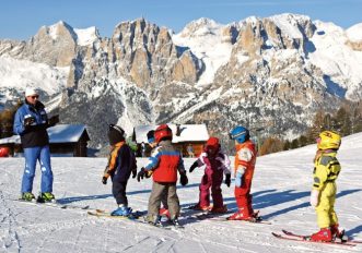 Con l’iniziativa Ski Family in Trentino i ragazzi fino ai 18 anni sciano gratis