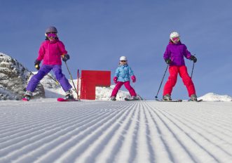 Come vestire i bambini per andare a sciare