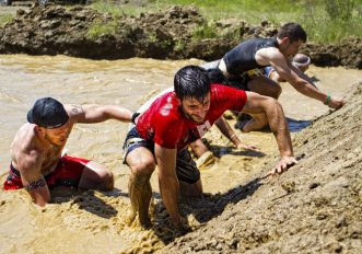 Inferno Run, la corsa indiavolata in mezzo al fango