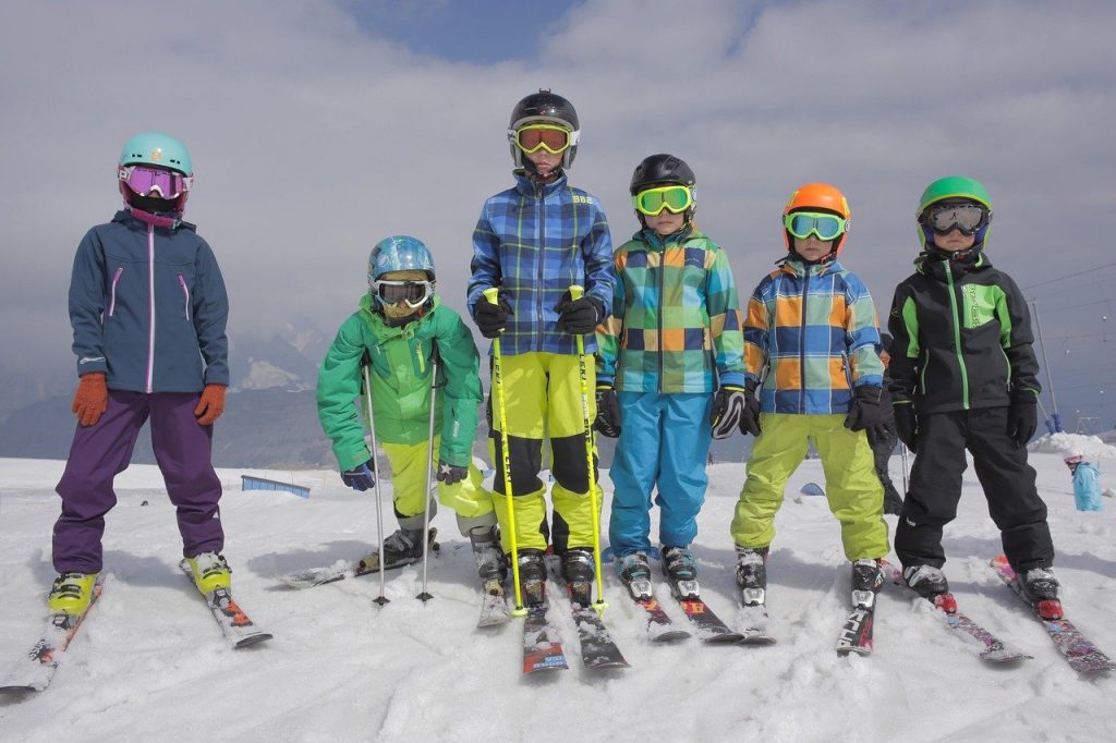 Come vestire i bambini per andare a sciare