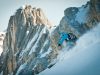 forcella-staunies-cortina-addirittura-mitologica-al-di-l-del-74-di-pendenza-citato-sulle-guide-la-parte-alta-di-questa-pista-aperta-pochissimi-giorni-durante-linverno-e-non-tutti-gli-inverni-quando-le-condizioni-del-vento-del-meteo-e-della-neve-lo-consentono-e-solo-dopo-mezzogiorno-la-parte-alta-in-uno-stretto-canalone-tra-due-pareti-di-roccia-ovviamente-non-battuta-e-aggiunge-la-difficolt-della-neve-riportata-ad-una-pendenza-a-dir-poco-incredibile-essendo-rivolta-a-sud-pu-prendere-il-sole-oggi-ghiacciare-stanotte-e-diventare-un-muro-di-ghiaccio-domani-la-leggenda-ha-perso-il-conto-dei-morti-che-ci-sono-stati-negli-anni-doro-dello-sci-caduti-per-centinaia-di-metri-senza-la-possibilit-di-fermarsi-tanto-che-sono-stati-messi-dei-paravalanghe-e-delle-reti-incrociate-a-sbarrare-la-strada-ai-temerari-che-hanno-la-sfortuna-di-perdere-la-lamina-questa-pista-fatta-per-gli-eroi-nota-anche-come-il-canalone-del-cristallo-si-raggiunge-con-una-vecchia-seggiovia-fino-al-rifugio-lorenzi-che-destate-viene-sostituita-da-ovetti-gialli-e-rossi-e-volendo-anche-un-durissimo-fuoripista-dallaltro-versante-e-se-le-piste-sul-lato-delle-tofane-sono-famose-per-essere-le-pi-impegnative-non-nominiamo-nemmeno-la-canalone-e-lolimpia-di-coppa-del-mondo-qui-c-anche-il-famoso-bus-della-tofana-che-sta-per-buco-e-non-per-pullman-anchesso-riservato-agli-espertissimi-prima-freeride-e-poi-pista-battuta-sopra-il-rifugio-dibona-credit-giuseppe-ghedina-x-cortina-turismo