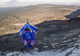Valery Rozov: il primo base jump dal Kilimangiaro