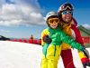 la-prima-sciata-anche-se-non-hai-mai-fatto-un-metro-con-gli-sci-un-sabato-mattina-carica-i-bambini-in-auto-e-portali-su-una-montagna-l-affidali-a-un-maestro-o-insegnagli-tu-larte-della-discesa-oltre-a-farli-divertire-li-instradi-verso-uno-sport-che-si-porteranno-dietro-tutta-la-vita-uno-sport-che-regala-relazioni-sociali-divertimento-ed-emozioni-a-contatto-con-la-natura