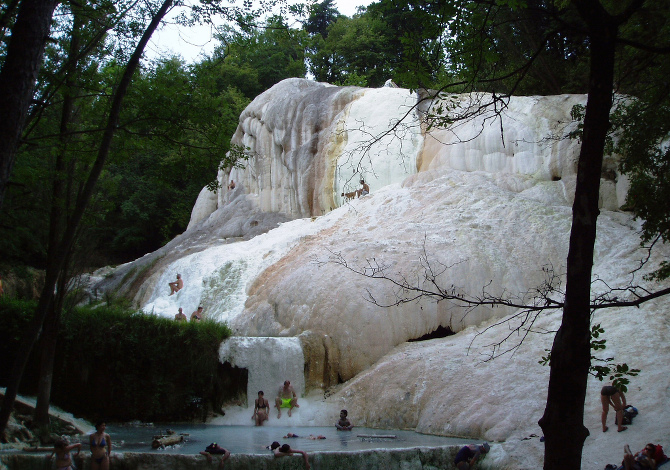 Terme all'aperto libere e gratis in Italia Bagni San Filippo Toscana