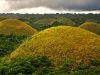 colline-del-cioccolato-filippine-una-distesa-formata-da-1776-dolci-colline-di-origine-carsica-distribuite-in-unarea-di-50-chilometri-quadrati-a-bohol-che-durante-la-stagione-secca-assumono-una-colorazione-molto-vicina-a-quella-di-uninvitante-scatola-di-cioccolatini-credits-johanna-alexis-flickr