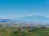 etna-italia-letna-o-mongibello-senza-ombra-di-dubbio-una-delle-pi-importanti-attrazioni-naturalistiche-della-sicilia-nonch-il-vulcano-attivo-pi-alto-deuropa-grazie-alla-sua-costante-attivit-lavica-attrae-migliaia-di-visitatori-disposti-a-salire-sulle-sue-pendici-per-unescursione-estiva-oppure-per-fare-sci-e-fuoripista-in-inverno-con-la-neve-credits-flickrcc-stijn-nieuwendijk