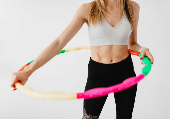 Tenersi in forma con l’hula hoop: ecco come fare