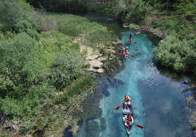 Escursioni In Canoa Con I Bambini Sul Tirino Il Fiume Piu Pulito D Italia