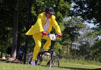 Siamo stati alla pazza gara delle bici pieghevoli di Brompton, a Venezia