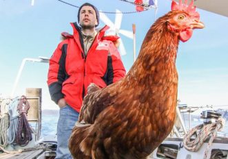 Guirec Sodée e il giro del mondo in barca a vela con una gallina