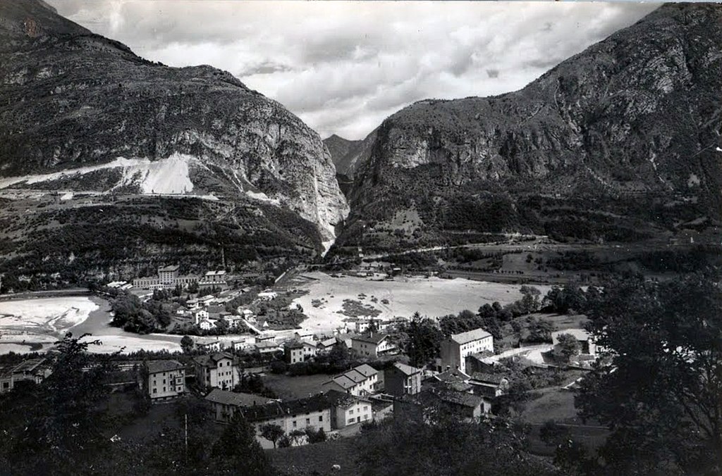 Vista_della_gola_del_Vajont_prima_della_costruzione_della_diga