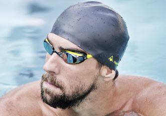 occhialini più adatti per nuotare in piscina-michael-phelps-aquasphere
