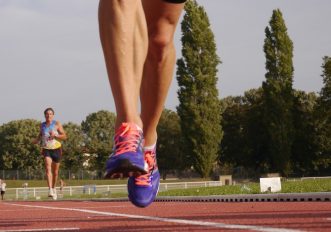 100 grammi in più nelle scarpe