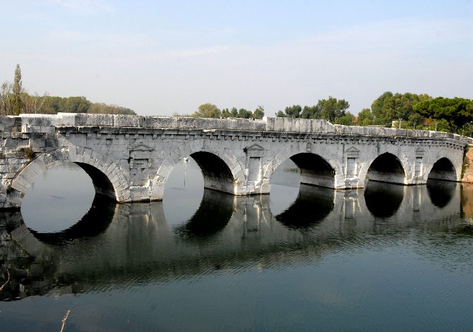 Ponte Tiberio Rimini Ciclabile fiume Marecchia