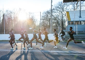 la storia di correre una maratona in meno di 2 ore