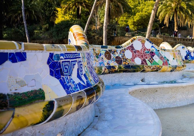 Barcellona, la panchina di Gaudì al Parc Guell - foto Mariamichelle Pixabay