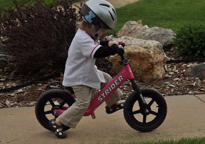 Bici senza pedali per bambini: serve davvero per imparare ad andare in bicicletta