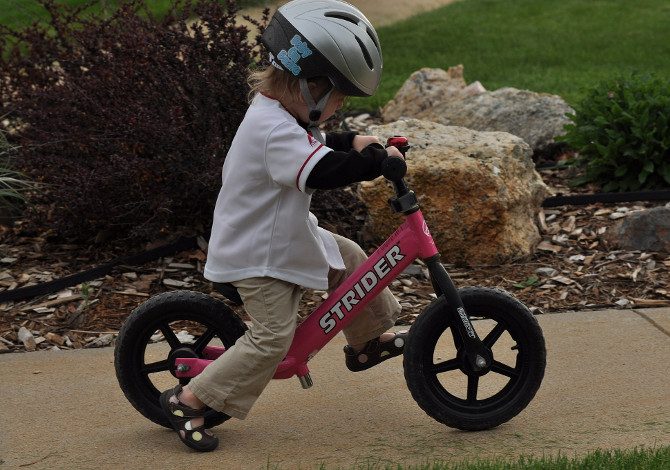 Bici senza pedali per bambini: serve davvero per imparare ad andare in bicicletta