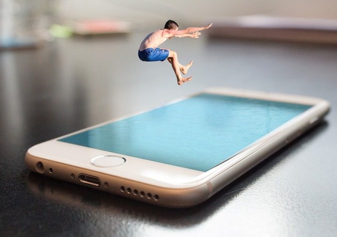 Quanto-possono-guardare-tv-e-social-media-bambini-al-giorno?