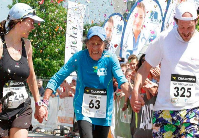 abuela_running