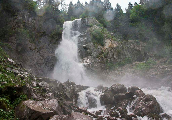 cascata_lares