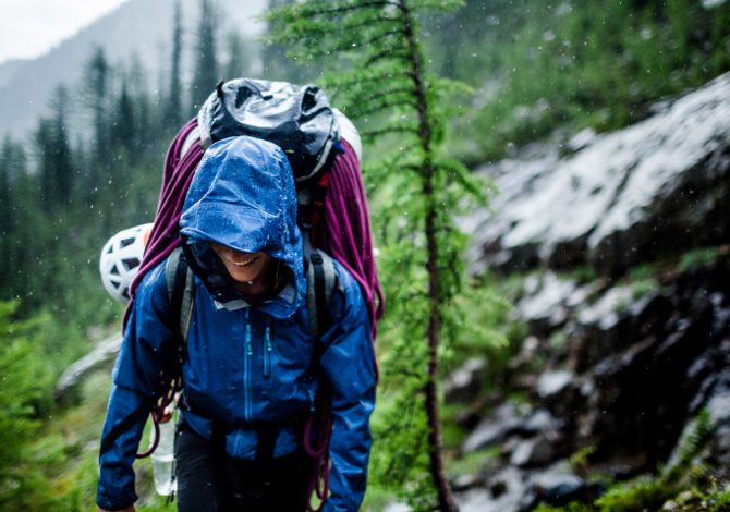 Come proteggere lo zaino dalla pioggia SportOutdoor24