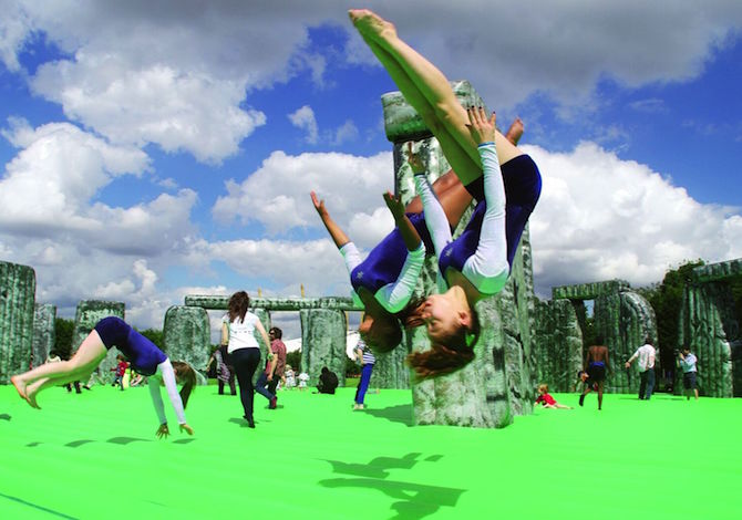 a-milano-con-i-bambini-saltare-sui-gonfiabili-come-se-fossi-a-stonehenge-ginnastica