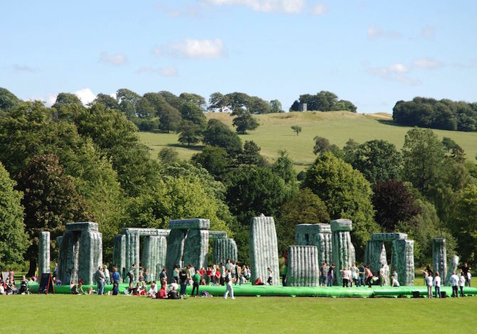 a-milano-con-i-bambini-saltare-sui-gonfiabili-come-se-fossi-a-stonehenge-parco