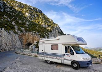 come-trovare-un-camper-a-noleggio-a-prezzi-bassi-con-il-camper-sharing-di-yescapa-camper-strada