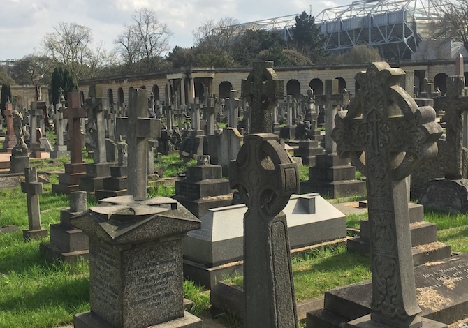 london-walk-in-a-day-walking-20km-brompton-cemetery