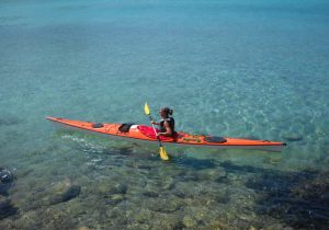 Kayak da mare: dal trekking al campeggio nautico