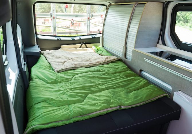 Nissan_Camper_Van_letto