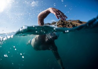 The Long Swim: perché Lewis Pugh sta nuotando per 500 chilometri lungo il Canale della Manica