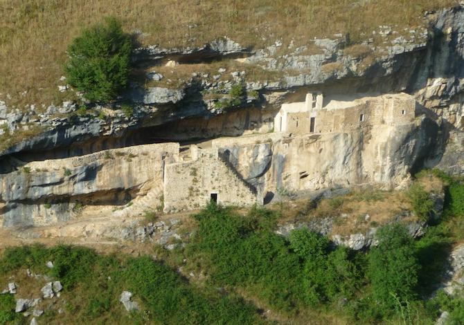 majella-EREMO-SAN-BARTOLOMEO-IN-LEGIO-foto-fernando-blasioli-wikimedia