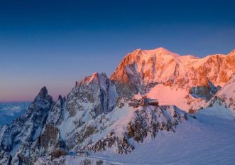 in-bici-sul-monte-bianco-alla-funivia-skyway-di-courmayeur-con-il-giro-ditalia