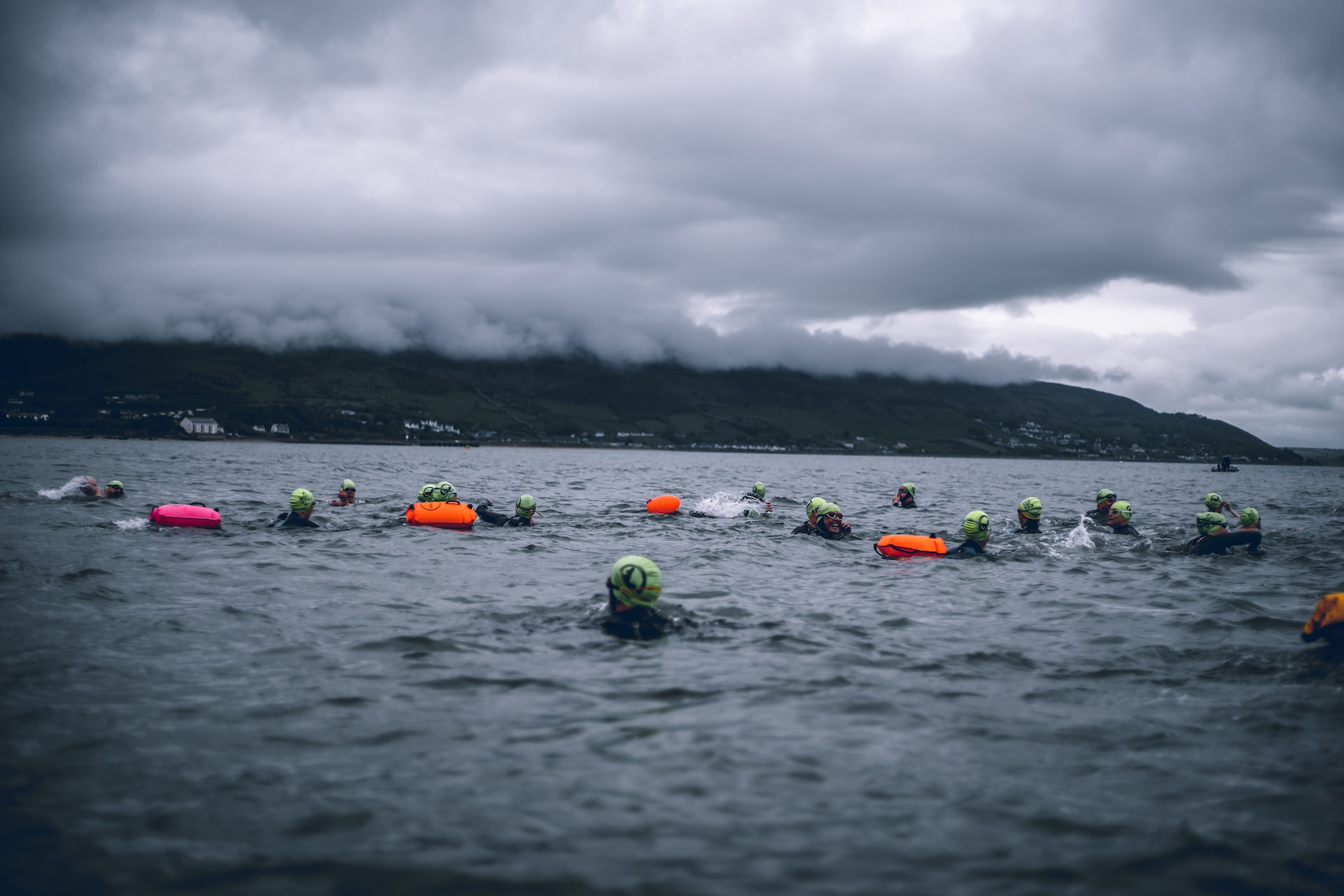 Wild swimming: guida al nuoto in acque libere