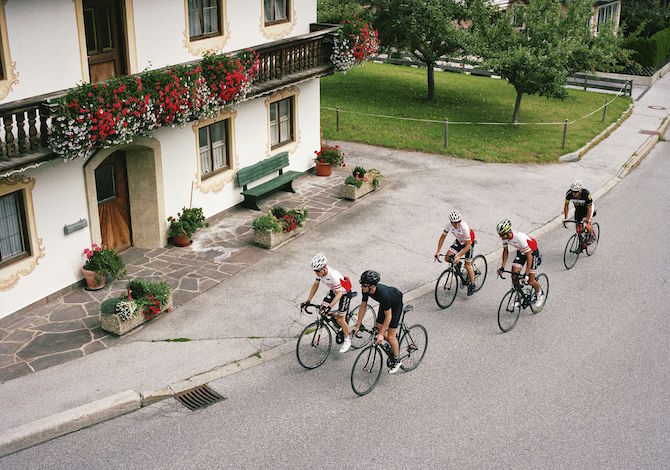 tirolo-Bici-da-corsa-Brandenberg-Tirol-Werbung-George-Marshall.