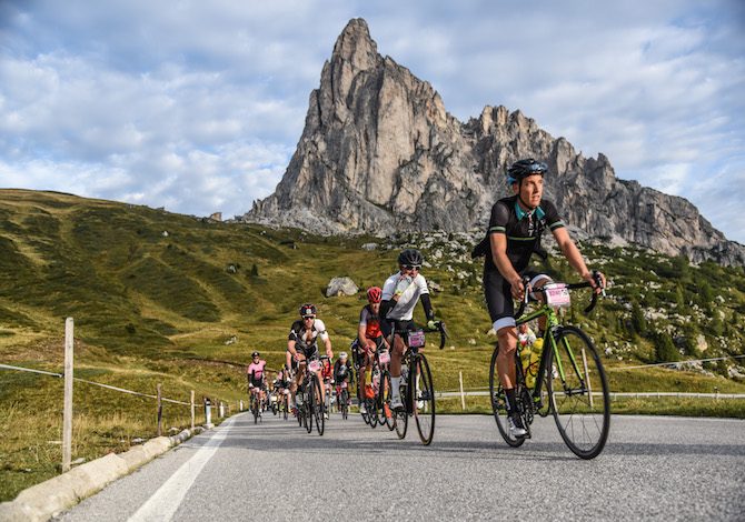 Haute-Route-Dolomites-2016-transito-Passo-Giau