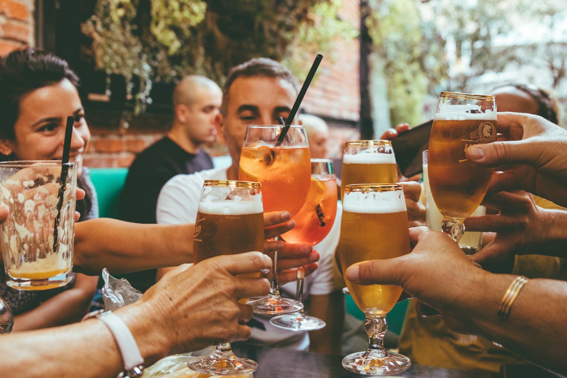 Perché è meglio il binge drinking che un bicchiere ogni tanto